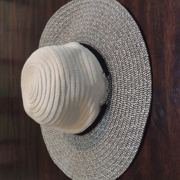 Sunhat - Picture 1 of 6